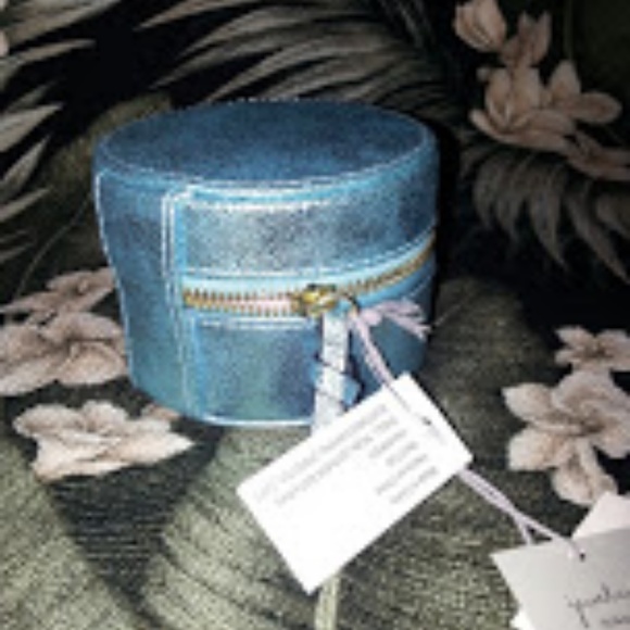 NWT Mini Blue Jewelry Case - Picture 6 of 6